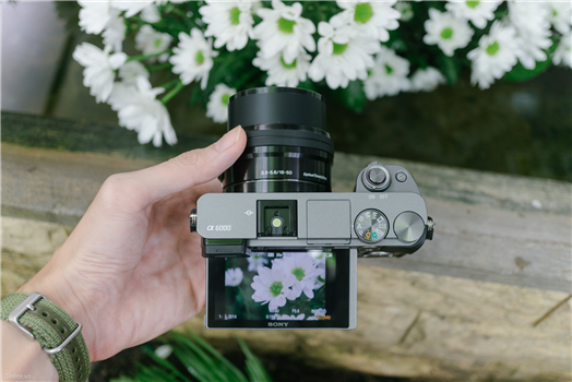 Đến với Vũ Nhật bạn có thể sở hữu chiếc máy ảnh Sony A6000L với tốc độ lấy nét nhanh nhất thế giới và với các tính năng cao cấp nhất của dòng máy ảnh và đặc biệt là với giá cực kỳ ưu đãi